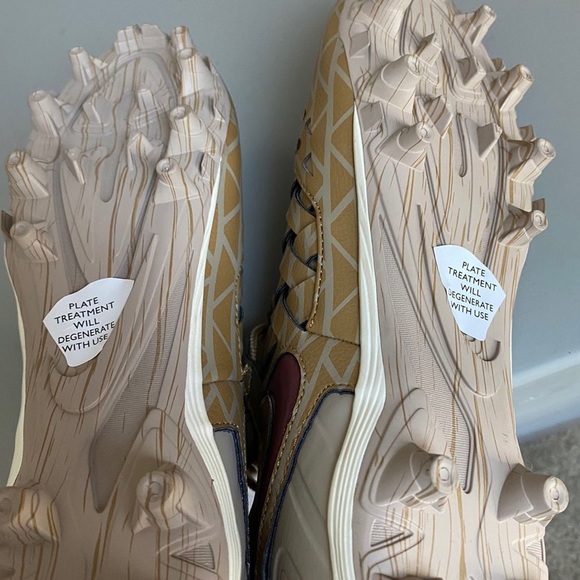 Nike Cleats Size 7 Men’s/9 Woman - Picture 4 of 4